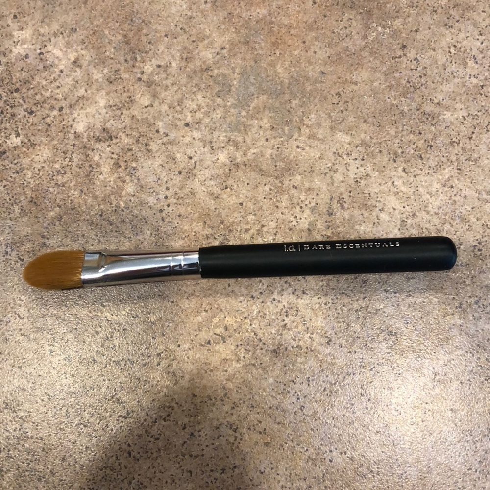 max coverage concealer brush